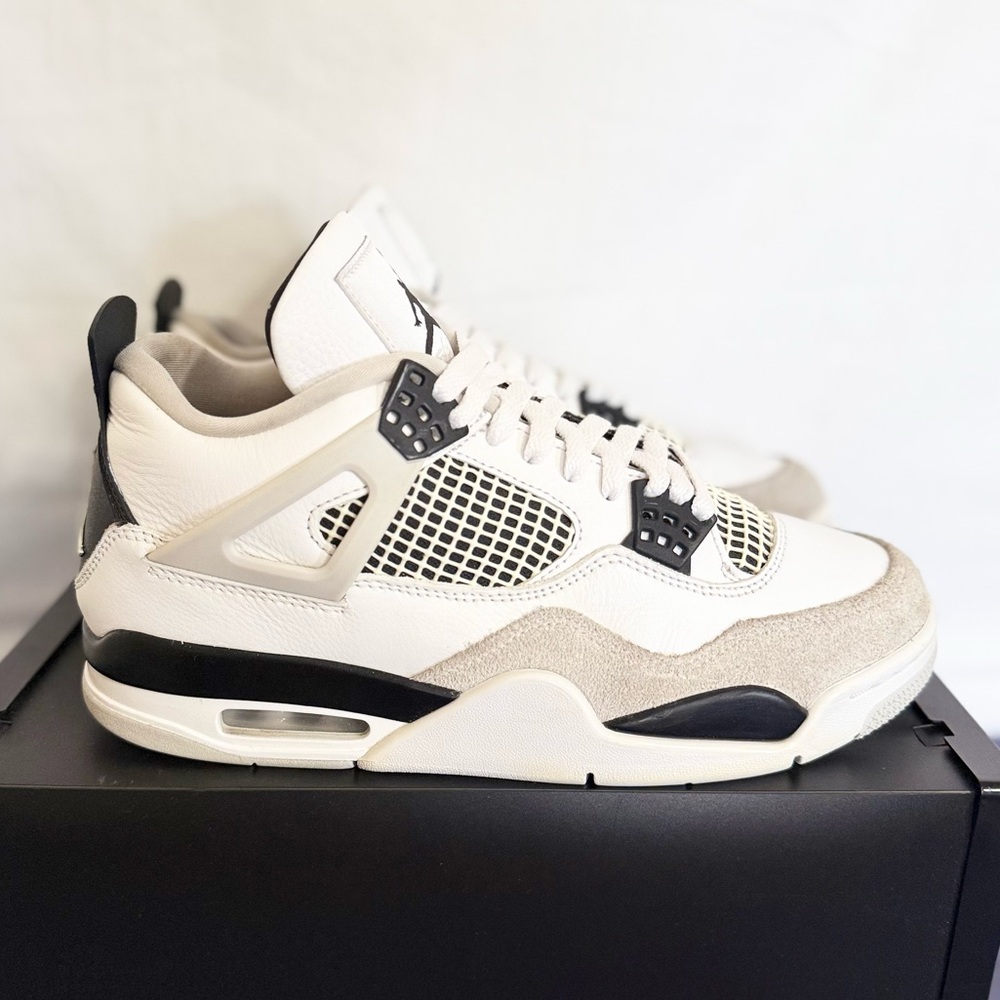 AUTHENTIC Jordan 4 Retro Military Black size 8.5 DH6927-111 2022 PRE-OWNED